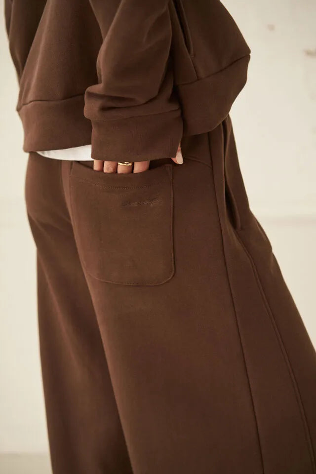 Halle Barrel Trackpant Chocolate