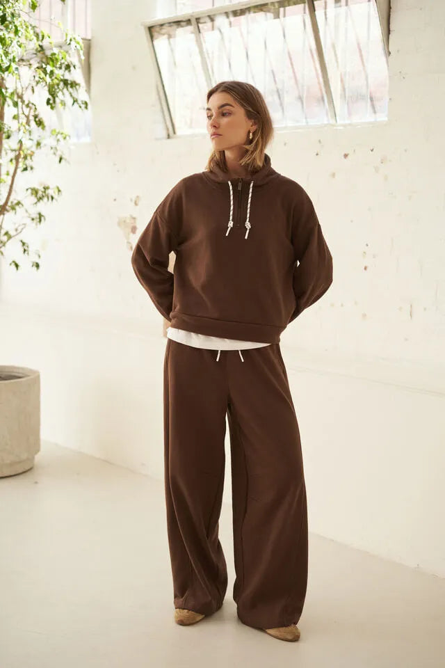 Halle Barrel Trackpant Chocolate