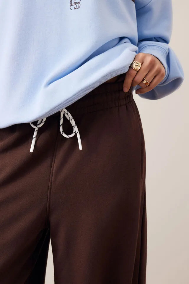 Halle Barrel Trackpant Chocolate
