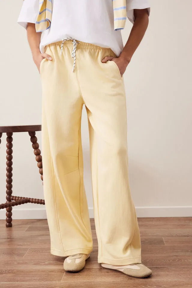 Halle Barrel Trackpant Butter