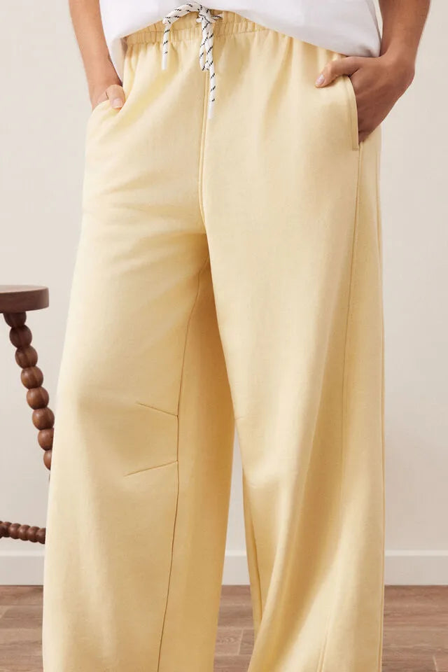 Halle Barrel Trackpant Butter