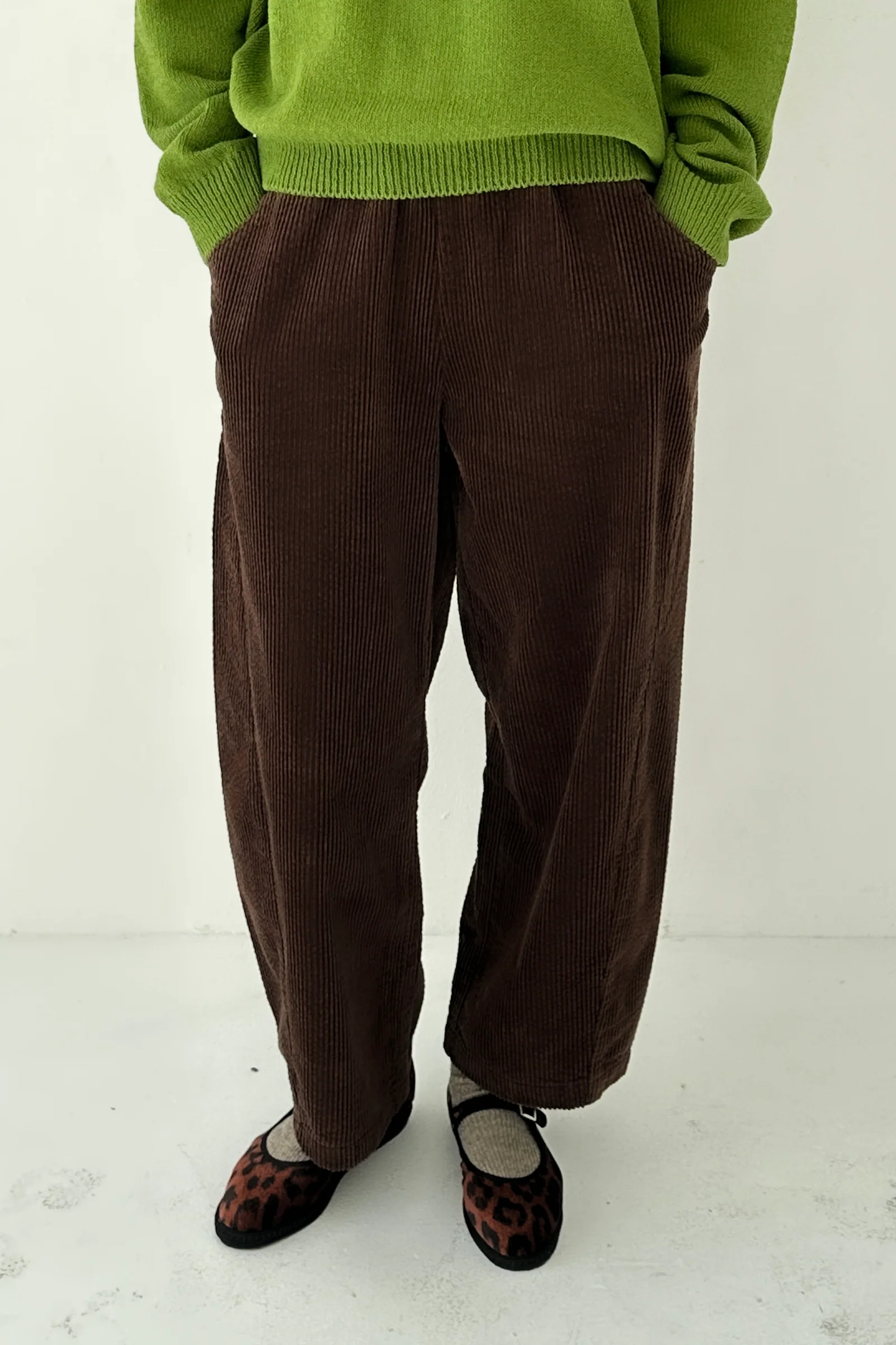 Soft Corduroy Arc Pants Brown