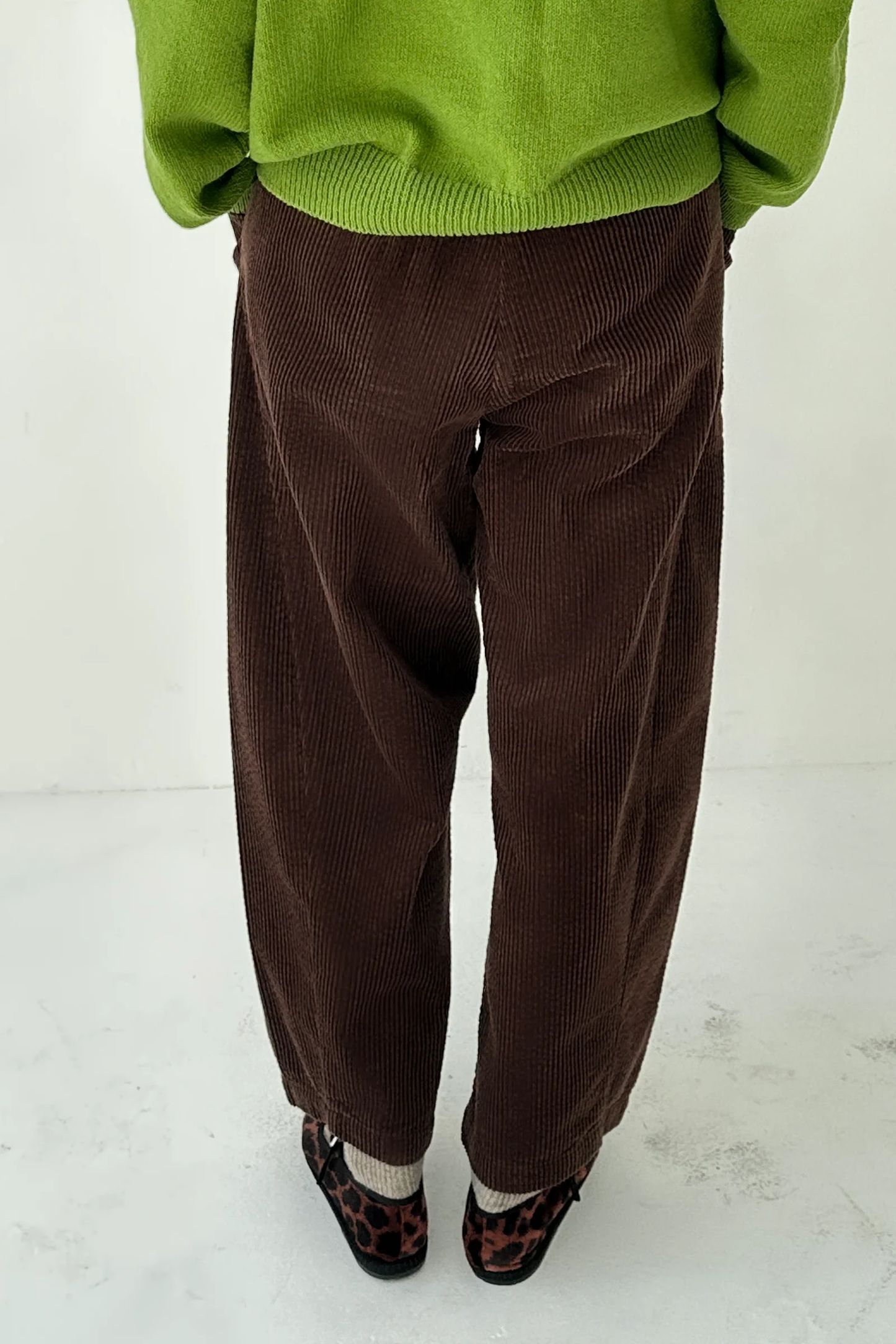 Soft Corduroy Arc Pants Brown