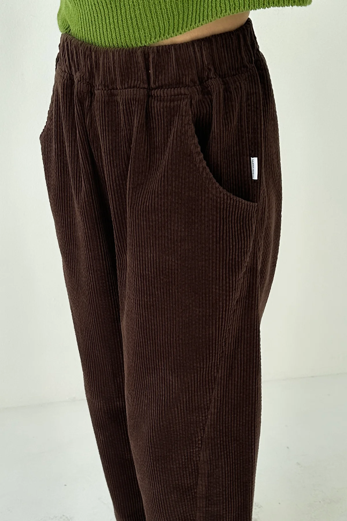 Soft Corduroy Arc Pants Brown